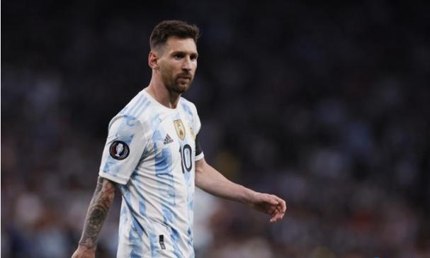 球哥盛赞吉迪!46英尺绝杀震撼全场,湖人成背景板 球哥盛赞吉迪!46英尺绝杀震撼全场,湖人成背景板